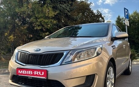 KIA Rio III рестайлинг, 2013 год, 870 000 рублей, 2 фотография