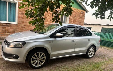 Volkswagen Polo VI (EU Market), 2011 год, 800 000 рублей, 2 фотография
