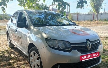 Renault Logan II, 2015 год, 600 000 рублей, 2 фотография