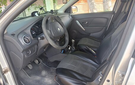 Renault Logan II, 2015 год, 600 000 рублей, 4 фотография