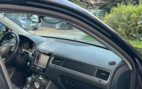 Volkswagen Touareg III, 2011 год, 1 800 000 рублей, 12 фотография