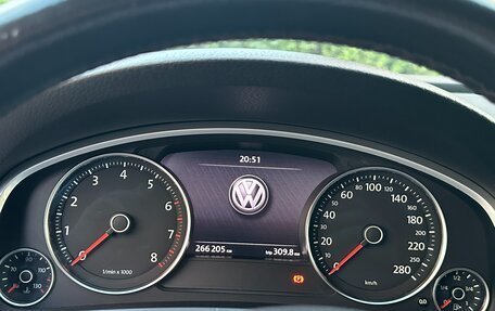 Volkswagen Touareg III, 2011 год, 1 800 000 рублей, 17 фотография