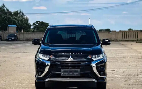 Mitsubishi Outlander III рестайлинг 3, 2021 год, 1 800 666 рублей, 2 фотография