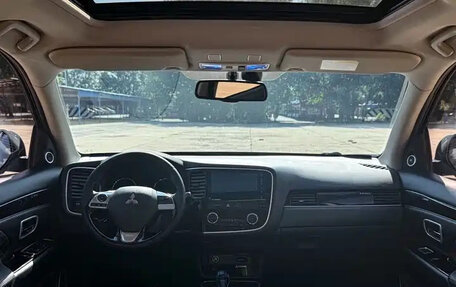 Mitsubishi Outlander III рестайлинг 3, 2021 год, 1 800 666 рублей, 10 фотография