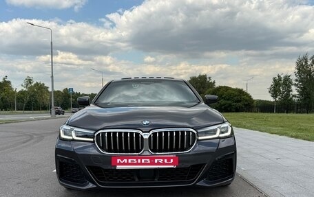 BMW 5 серия, 2022 год, 3 790 000 рублей, 2 фотография