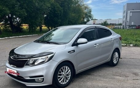 KIA Rio III рестайлинг, 2015 год, 1 035 000 рублей, 2 фотография