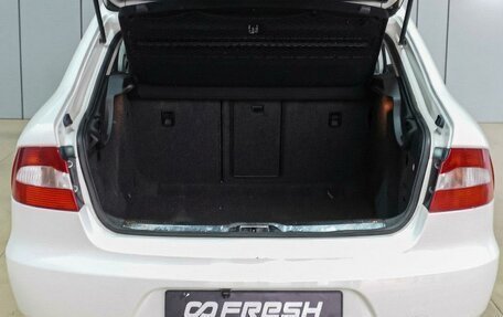 Skoda Superb III рестайлинг, 2012 год, 999 000 рублей, 25 фотография