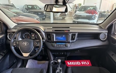 Toyota RAV4, 2017 год, 1 975 000 рублей, 10 фотография