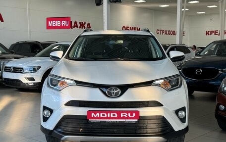 Toyota RAV4, 2017 год, 1 975 000 рублей, 2 фотография