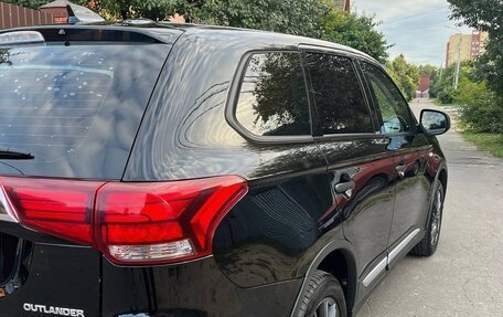 Mitsubishi Outlander III рестайлинг 3, 2018 год, 1 600 000 рублей, 7 фотография