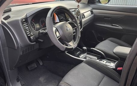 Mitsubishi Outlander III рестайлинг 3, 2018 год, 1 600 000 рублей, 11 фотография
