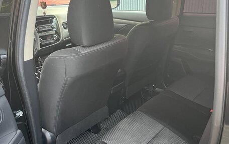 Mitsubishi Outlander III рестайлинг 3, 2018 год, 1 600 000 рублей, 12 фотография