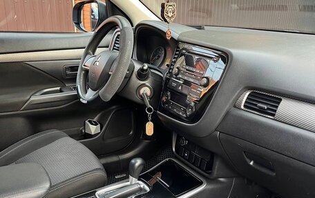 Mitsubishi Outlander III рестайлинг 3, 2018 год, 1 600 000 рублей, 15 фотография