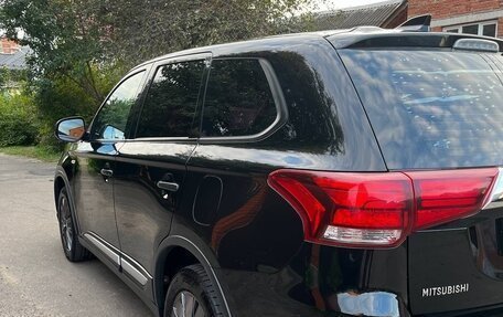 Mitsubishi Outlander III рестайлинг 3, 2018 год, 1 600 000 рублей, 5 фотография