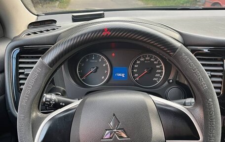 Mitsubishi Outlander III рестайлинг 3, 2018 год, 1 600 000 рублей, 17 фотография