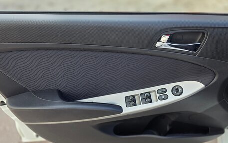 Hyundai Solaris II рестайлинг, 2013 год, 700 000 рублей, 2 фотография