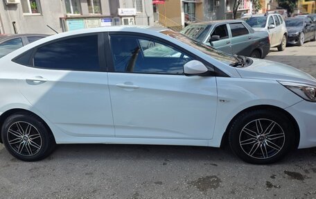 Hyundai Solaris II рестайлинг, 2013 год, 700 000 рублей, 8 фотография