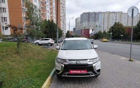Mitsubishi Outlander III рестайлинг 3, 2018 год, 2 200 000 рублей, 1 фотография