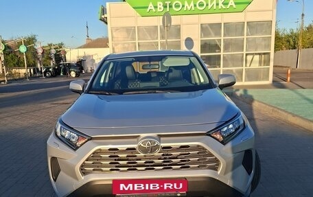 Toyota RAV4, 2020 год, 3 050 000 рублей, 2 фотография