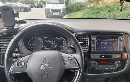 Mitsubishi Outlander III рестайлинг 3, 2018 год, 2 200 000 рублей, 6 фотография