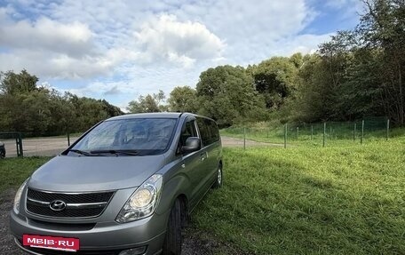 Hyundai Grand Starex Grand Starex I рестайлинг 2, 2011 год, 1 259 000 рублей, 2 фотография