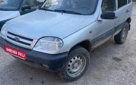 Chevrolet Niva I рестайлинг, 2004 год, 205 000 рублей, 2 фотография