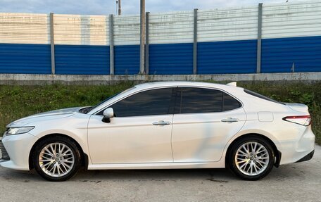 Toyota Camry, 2018 год, 2 700 000 рублей, 4 фотография