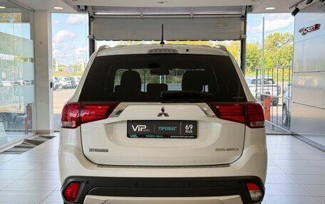 Mitsubishi Outlander III рестайлинг 3, 2016 год, 2 297 000 рублей, 4 фотография