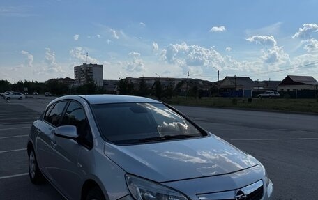 Opel Astra J, 2010 год, 600 000 рублей, 3 фотография