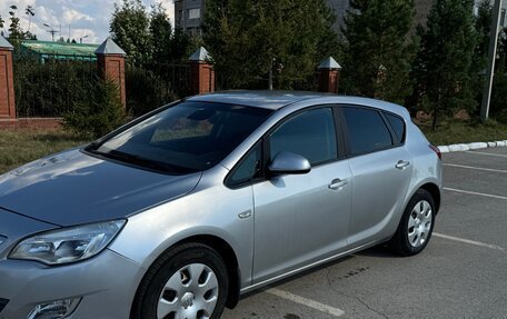 Opel Astra J, 2010 год, 600 000 рублей, 11 фотография