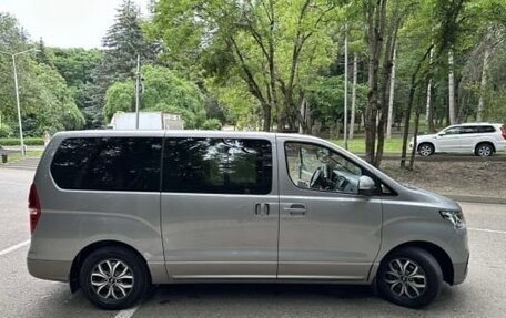 Hyundai H-1 II рестайлинг, 2021 год, 2 950 000 рублей, 4 фотография