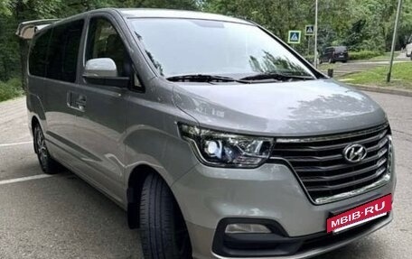 Hyundai H-1 II рестайлинг, 2021 год, 2 950 000 рублей, 2 фотография