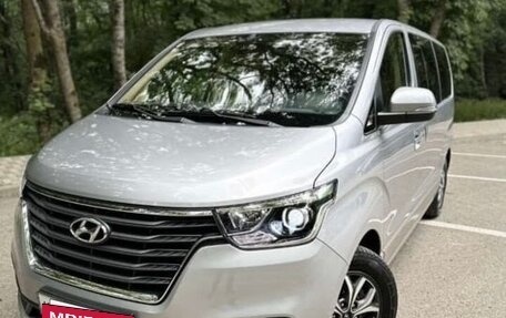 Hyundai H-1 II рестайлинг, 2021 год, 2 950 000 рублей, 3 фотография