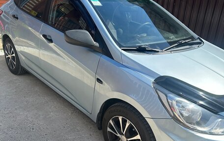 Hyundai Solaris II рестайлинг, 2012 год, 650 000 рублей, 3 фотография