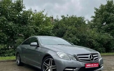 Mercedes-Benz E-Класс, 2011 год, 650 000 рублей, 1 фотография