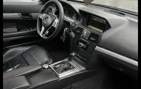 Mercedes-Benz E-Класс, 2011 год, 650 000 рублей, 8 фотография
