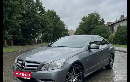 Mercedes-Benz E-Класс, 2011 год, 650 000 рублей, 2 фотография