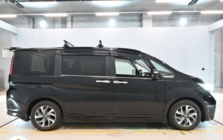 Honda Stepwgn IV, 2017 год, 1 650 000 рублей, 3 фотография