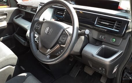 Honda Stepwgn IV, 2017 год, 1 650 000 рублей, 8 фотография