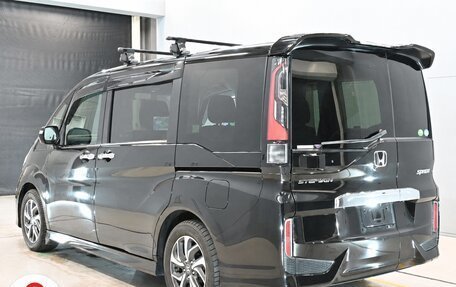 Honda Stepwgn IV, 2017 год, 1 650 000 рублей, 4 фотография