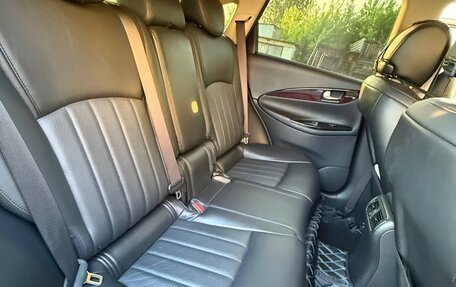 Infiniti QX50 I рестайлинг, 2015 год, 2 000 000 рублей, 18 фотография