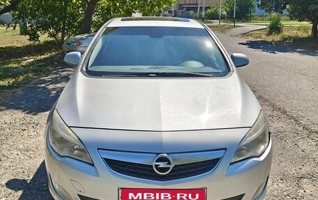 Opel Astra J, 2011 год, 689 000 рублей, 1 фотография