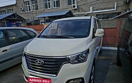 Hyundai Grand Starex Grand Starex I рестайлинг 2, 2019 год, 3 250 000 рублей, 5 фотография