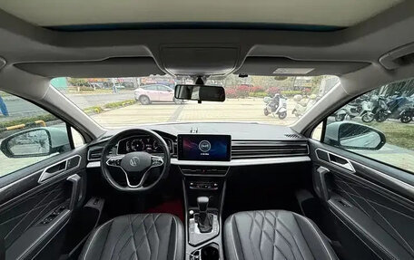 Volkswagen Tiguan II, 2023 год, 1 944 000 рублей, 5 фотография