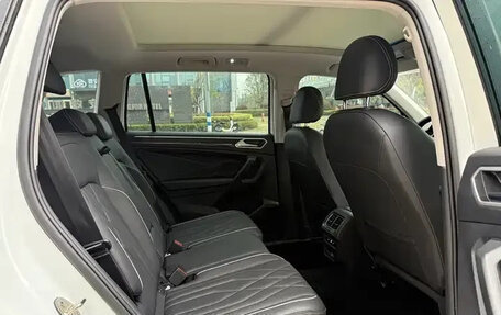 Volkswagen Tiguan II, 2023 год, 1 944 000 рублей, 7 фотография