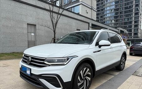 Volkswagen Tiguan II, 2023 год, 1 944 000 рублей, 14 фотография