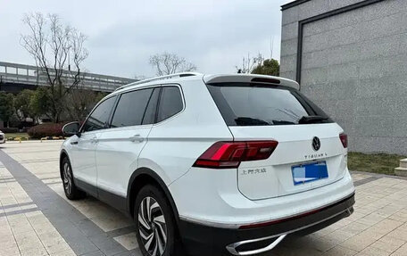 Volkswagen Tiguan II, 2023 год, 1 944 000 рублей, 13 фотография