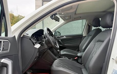 Volkswagen Tiguan II, 2023 год, 1 944 000 рублей, 17 фотография