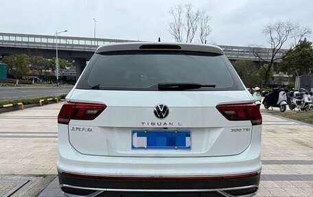 Volkswagen Tiguan II, 2023 год, 1 944 000 рублей, 26 фотография