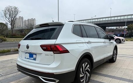 Volkswagen Tiguan II, 2023 год, 1 944 000 рублей, 25 фотография